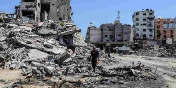 Raid israeliano in un rifugio-clinica a Gaza