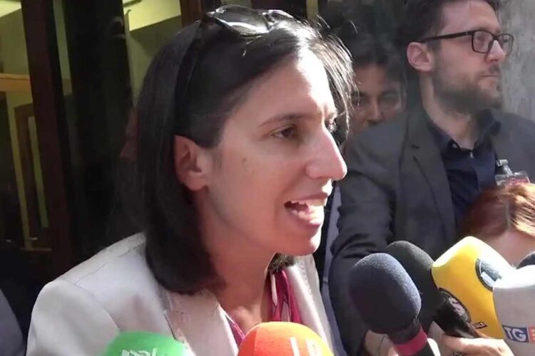 Schlein attacca il governo sull'emendamento sui pedaggi