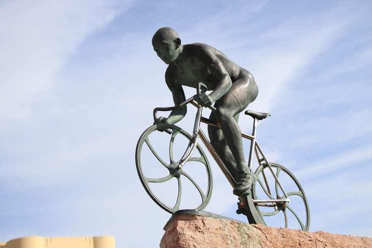 La statua di Marco Pantani