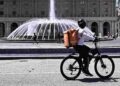 Un rider sotto il sole cocente