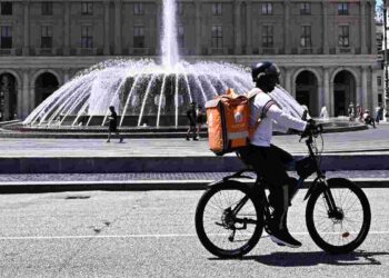 Un rider sotto il sole cocente