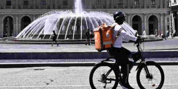 Un rider sotto il sole cocente