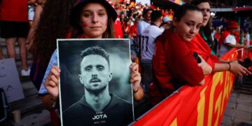 Un tributo dei fan portoghesi a Diogo Jota