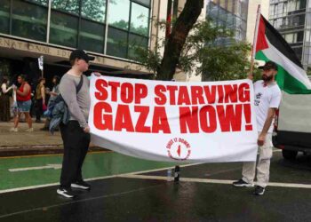 Una protesta contro la carestia in corso a Gaza