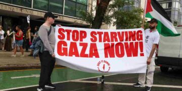 Una protesta contro la carestia in corso a Gaza