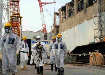 Un'ispezione nella centrale nucleare di Fukushima