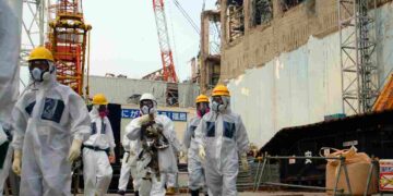 Un'ispezione nella centrale nucleare di Fukushima