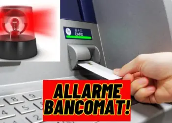 Se vedi questo dettaglio sul bancomat, non inserire la carta: è una trappola!