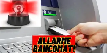 Se vedi questo dettaglio sul bancomat, non inserire la carta: è una trappola!