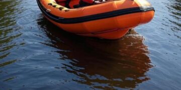 Un gommone del soccorso acquatico