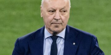 Un primo piano di Giuseppe Marotta