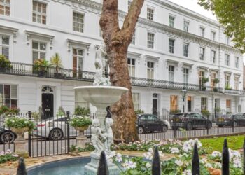 La casa di James Bond esiste davvero e ora è in vendita: si trova a Londra, a Wellington Square