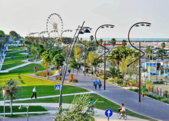 Rimini non è Ibiza: i giovani la scelgono su TikTok per spiagge più tranquille e prezzi bassi