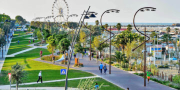 Rimini non è Ibiza: i giovani la scelgono su TikTok per spiagge più tranquille e prezzi bassi