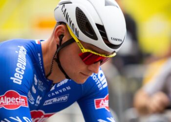 Un primo piano del ciclista Van der Poel