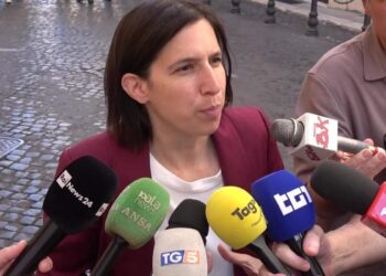 Schlein: “Subito salario minimo ed energia indipendente dal gas, misure a costo zero”