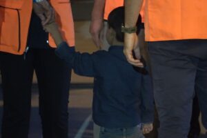 Evacuati da Gaza, arrivati a Ciampino 28 palestinesi: sei bambini riceveranno cure in Italia