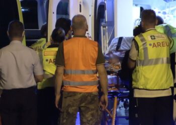 Milano, arrivati 31 bambini palestinesi da Gaza per cure mediche: “Speranza nei loro occhi”