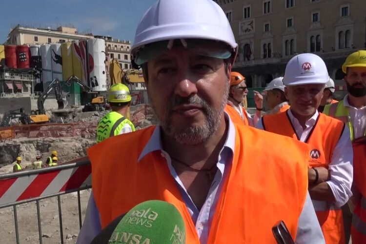 Matteo Salvini preoccupato per l'azzeramento della commissione vaccini