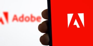 Adobe lancia Acrobat Studio