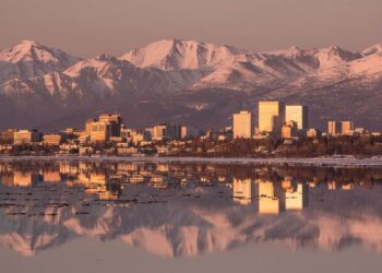 Anchorage, la capitale dell'Alaska dove questa sera si terrà il vertice tra Trump e Putin