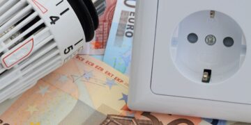 Non tutti lo sanno: dal 2026 la Tari cala del 25% e arrivano maxi bonus su luce e gas