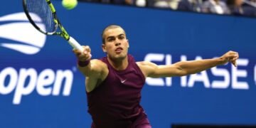 Carlos Alcaraz con il nuovo sorprendente look