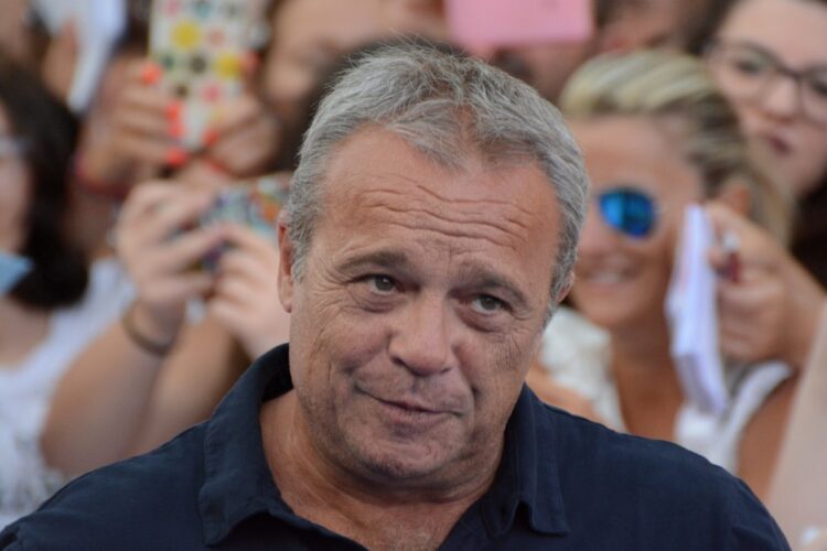 Claudio Amendola, Giulio ne I Cesaroni