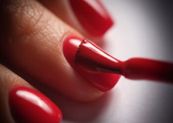 Dello smalto applicato sulle unghie