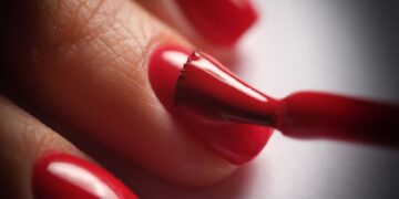 Dello smalto applicato sulle unghie