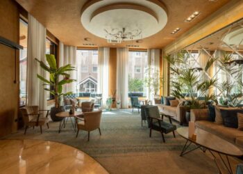 Una hall di un hotel