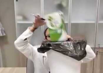 I Nas sono intervenuti in seguito alla pubblicazione di un video sui social Nella foto: il frame del video diffuso sui social dalla dottoressa Rita Segantini e dall'infermiera Giulia Checcacci