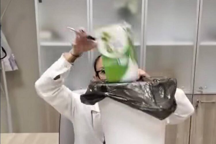 I Nas sono intervenuti in seguito alla pubblicazione di un video sui social Nella foto: il frame del video diffuso sui social dalla dottoressa Rita Segantini e dall'infermiera Giulia Checcacci