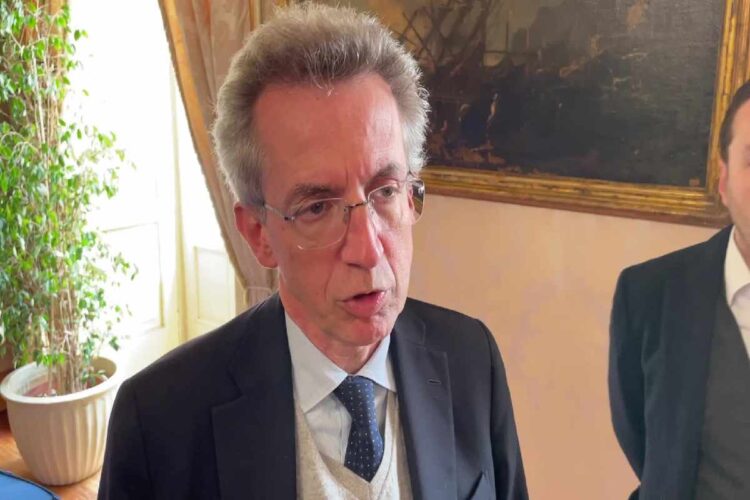 Il sindaco di Napoli impugna la nomina di Macciardi a sovrintendente del Teatro San Carlo