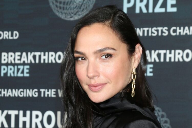 Gal Gadot e Gerard Butler al centro delle polemiche a Venezia