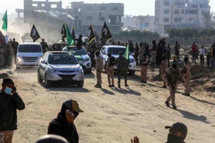 Ribaltato un camion di aiuti umanitari a Gaza