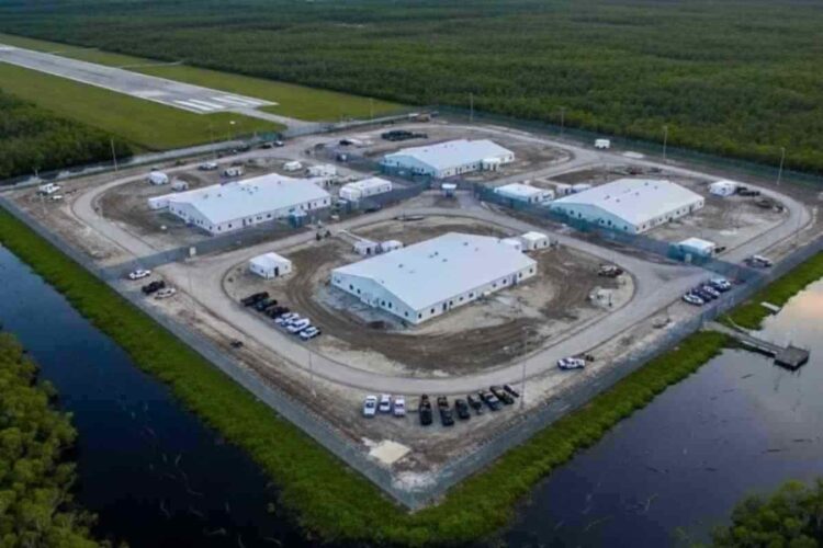 Giudice ordina la chiusura di Alligator Alcatraz