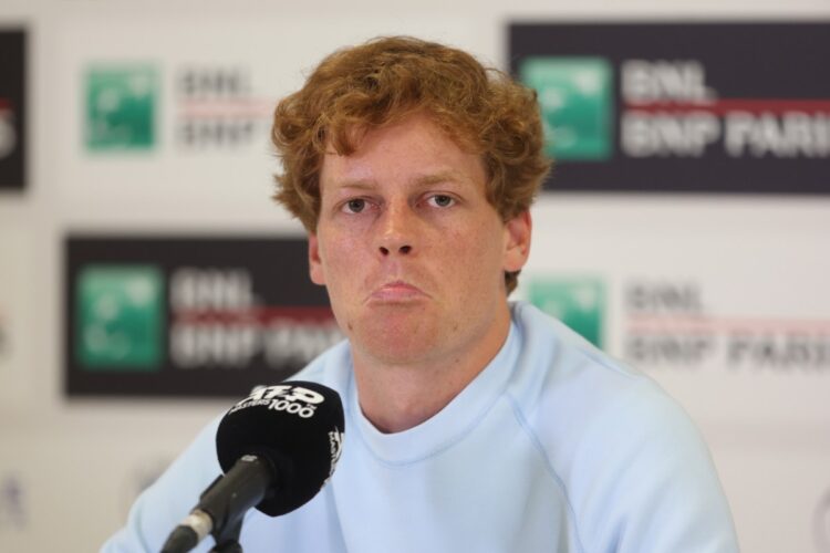 Jannik Sinner in conferenza post ritiro a Cincinnati