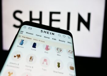 Lo store di Shein sullo schermo di uno smartphone