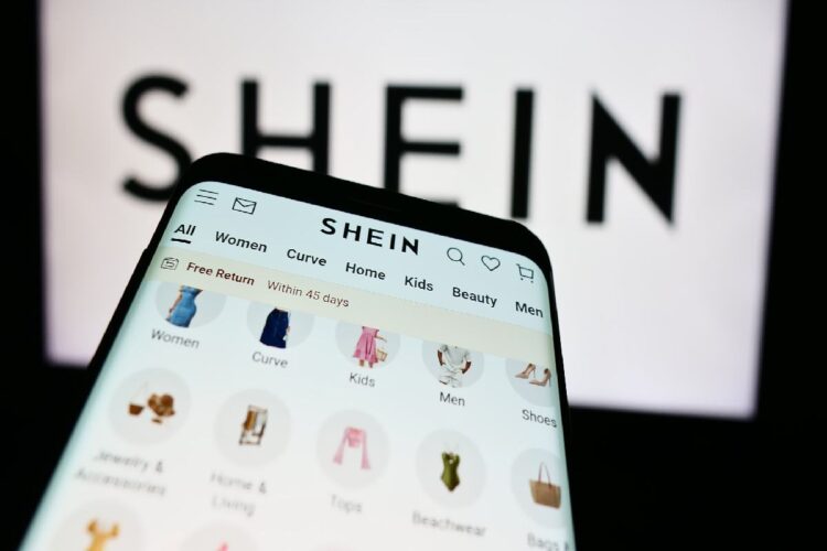 Lo store di Shein sullo schermo di uno smartphone