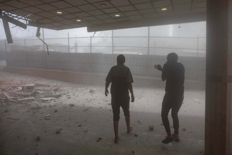 L'ospedale Nasser dopo il raid israeliano