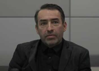 Un primo piano di Sven Liebich, ora divenuto Marla-Svenja Liebich