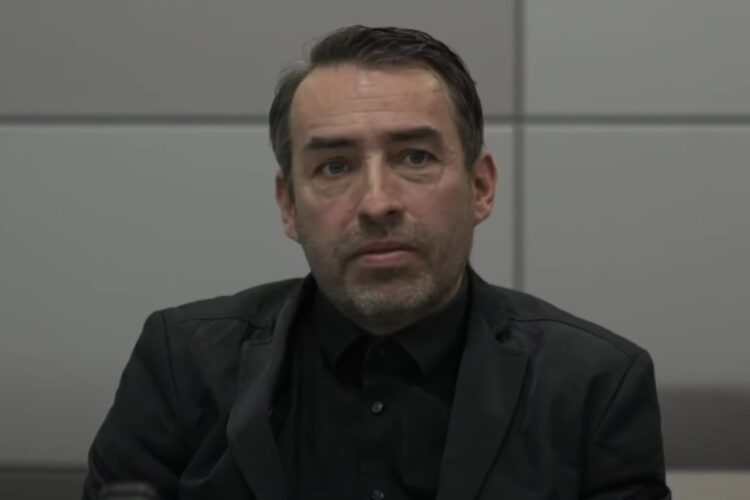 Un primo piano di Sven Liebich, ora divenuto Marla-Svenja Liebich