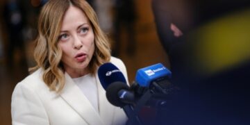 Giorgia Meloni durante un'intervista