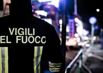 Morta una donna in un incendio in un appartamento nel milanese