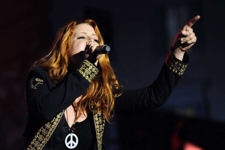 Noemi durante un concerto