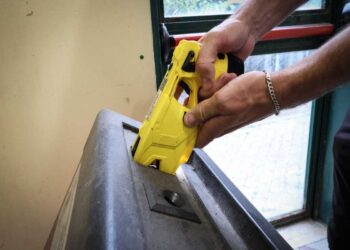Prova del funzionamento di un Taser