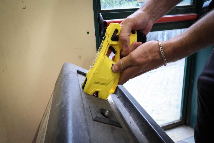 Prova del funzionamento di un Taser