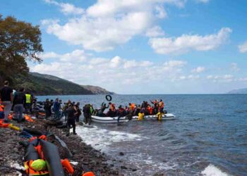 Salvataggio di migranti da parte della nave Nadir