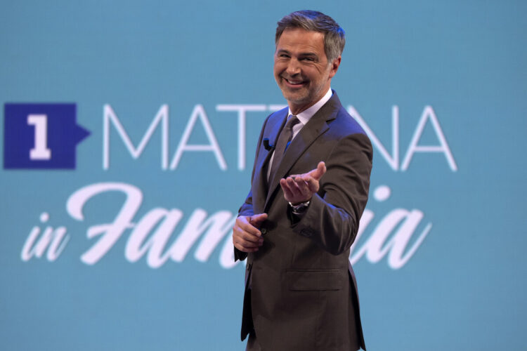 Beppe Convertini alla conduzione di Mattina in Famiglia